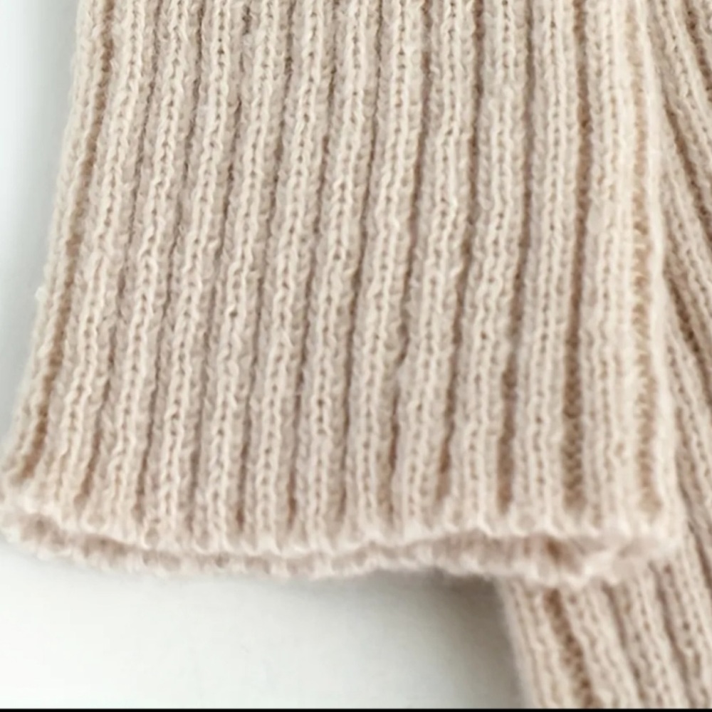 NEW- Gorgeous Open Knit Sweater Long Sleeves V- Neck in Cream/ Beige color - Picture 5 of 9